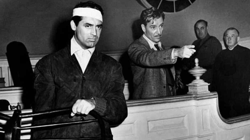 ১৯৪২ সালে ‘দ্য টক অব দ্য টাউন’ কমেডি ড্রামা ঘরানার ছবিটি সাতটি বিভাগের জন্য মনোনীত হওয়ার পরেও অস্কারের মঞ্চ থেকে বাদ পড়ে। 