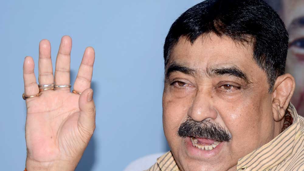 ‘কবজি কেটে নেব’: ২০১৩ সালের নভেম্বর মাসে কংগ্রেস কর্মীদের ‘কবজি কেটে নেব’ বলে হুমকি দেন অনুব্রত। কংগ্রেস বিধায়ক রবীন্দ্রনাথ চট্টোপাধ্যায়ের বাড়িতে হামলা চালানোর হুমকিও দিয়েছিলেন।