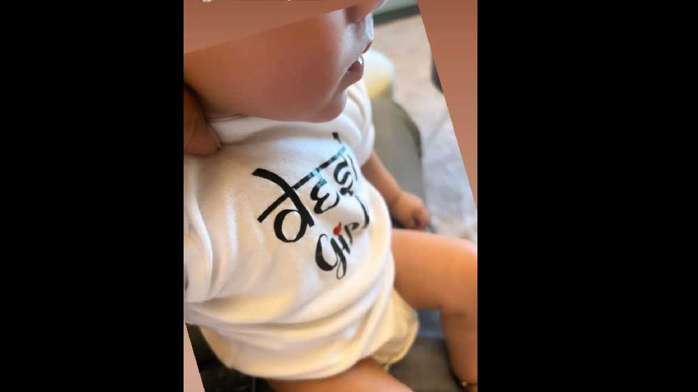 মেয়ের মুখ দেখালেন প্রিয়ঙ্কা!