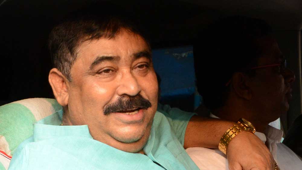 ‘মাথামোটা প্রধানমন্ত্রী’: ২০২১ সালের বিধানসভা নির্বাচনে একটি প্রচার সভায় গিয়ে অনুব্রত আক্রমণ করে সরাসরি প্রধানমন্ত্রীকে। বলেন, ‘‘তোমার মতো ছলনাময় প্রধানমন্ত্রী এর আগে কেউ দেখেননি। কোনও কাজ করোনি। শুধু দেশটাকে ধ্বংসের পথে নিয়ে গিয়েছ। তুমি মাথামোটা প্রধানমন্ত্রী।’’