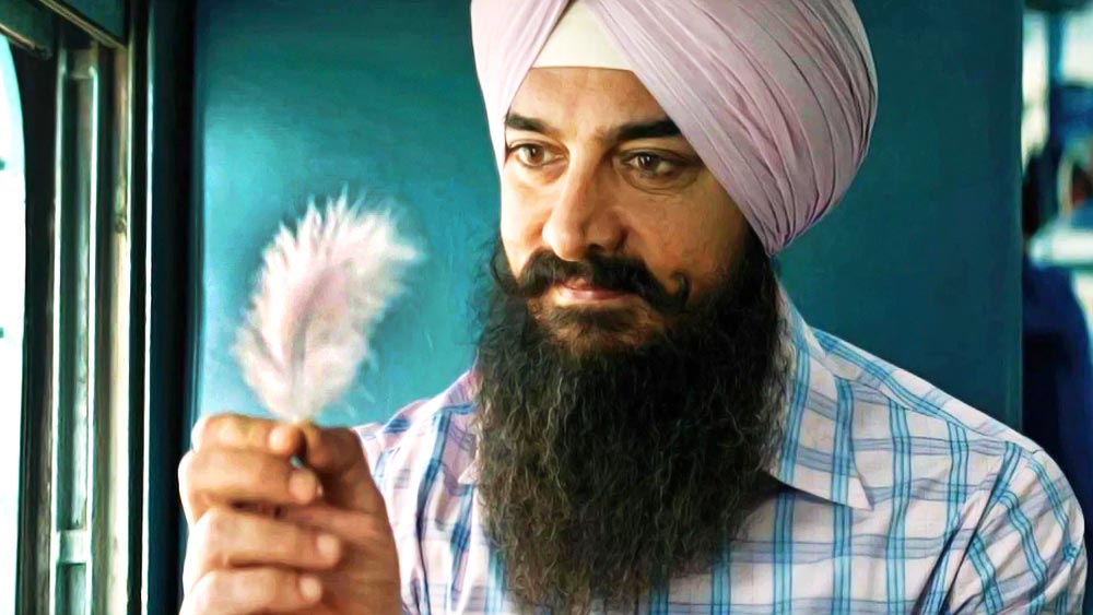 দীর্ঘ অপেক্ষার পর বৃহস্পতিবার (১১ অগস্ট) রাখিবন্ধনের দিন প্রেক্ষাগৃহে মুক্তি পেল আমির খান ও করিনা কপূর খান অভিনীত ‘লাল সিংহ চড্ডা’। আন্তর্জাতিক স্তরে সাড়া ফেলা ‘ফরেস্ট গাম্প’-এর চিত্রনাট্যে অনুপ্রাণিত এই ছবিতে ভারতের সংস্কৃতি কেমন ভাবে ফুটিয়ে তোলা হয়েছে তা নিয়ে যথেষ্ট আগ্রহী সিনেমাপ্রেমীরা।