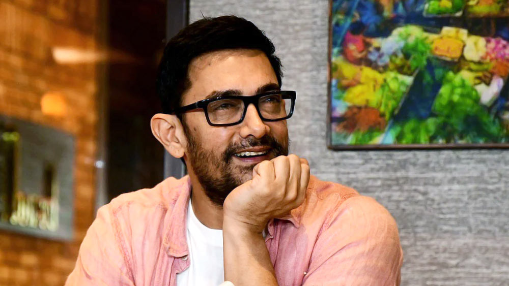 তবে, কোনও হলিউড ছবির চিত্রনাট্যের হিন্দি রূপান্তরে আমিরের অভিনয় এই প্রথম নয়। এর আগেও প্রচুর হলিউড রিমেক ছবিতে অভিনয় করতে দেখা গিয়েছে বলিউডের ‘পারফেকশনিস্ট’কে।