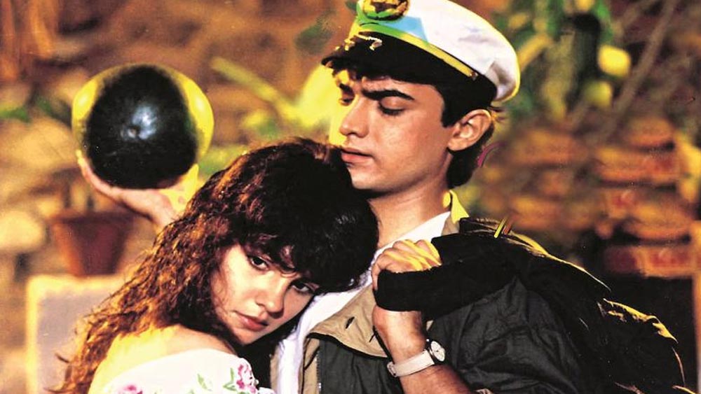 ১৯৯১ সালে প্রেক্ষাগৃহে মুক্তি পায় গুলশন কুমার প্রযোজিত ‘দিল হ্যায় কে মানতা নেহি’ ছবিটি। এই ছবির পরিচালনার দায়িত্বে ছিলেন মহেশ ভট্ট। মহেশ-কন্যা পূজার বিপরীতে অভিনয় করেছিলেন আমির। বক্স অফিসে হিটও করেছিল এই ছবি।