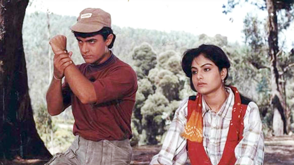 ঠিক তার পরের বছর ‘জো জিতা ওহি সিকন্দর’ মুক্তি পায়। আমিরের বিপরীতে অভিনয় করেছিলেন অভিনেত্রী পূজা বেদী। এই ছবিতে একটি বিশেষ চরিত্রে কাজ করার সুযোগ পেয়েছিলেন আমিরের ভাই ফয়জল খানও।