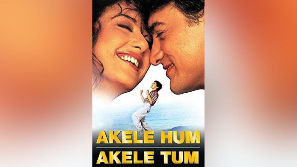 তবে, এই ছবির পোস্টার থেকে ছবির মূল গল্প— সবই হলিউডের অনুপ্রেরণায় তৈরি। ১৯৯৩ সালে মুক্তি পাওয়া ‘স্লিপলেস ইন সিয়াটল’ ছবির পোস্টার লক্ষ করলেই বোঝা যায়, ‘অকেলে হম অকেলে তুম’ ছবিটির পোস্টার অবিকল অনুকরণ করা হয়েছে।