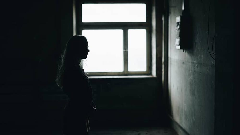 জীবনে দ্বিতীয় ধাক্কা খেয়ে ছেলেকে নিয়ে ওই মহিলা বোনের বাড়িতে ওঠেন। 