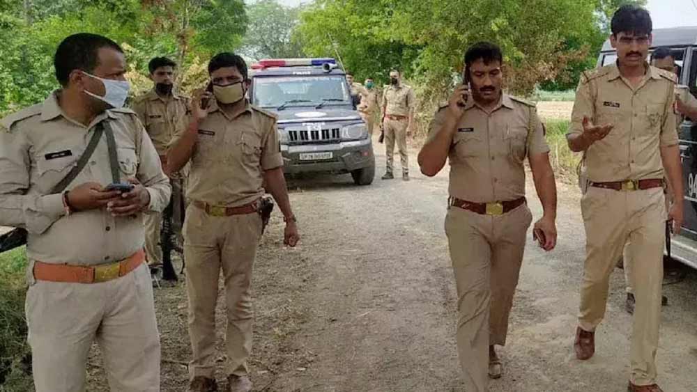 এমতাবস্থায় কী ভাবে তদন্ত সম্ভব? তথ্যপ্রমাণই বা পাওয়া যাবে কী ভাবে? তিন দশকের পুরনো এই মামলায় তাই পুলিশ, আইনজীবীরা মুখ ফেরান। 