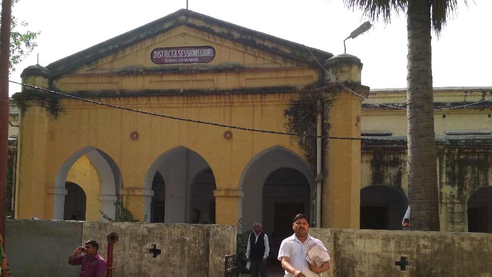 কিন্তু হাল ছাড়েননি মহিলা। আইনজীবীকে বুঝিয়ে-সুঝিয়ে রাজি করান। ২০২১ সালের মার্চে শাহজাহানপুর আদালতে মামলা দায়ের করেন তাঁর আইনজীবী।