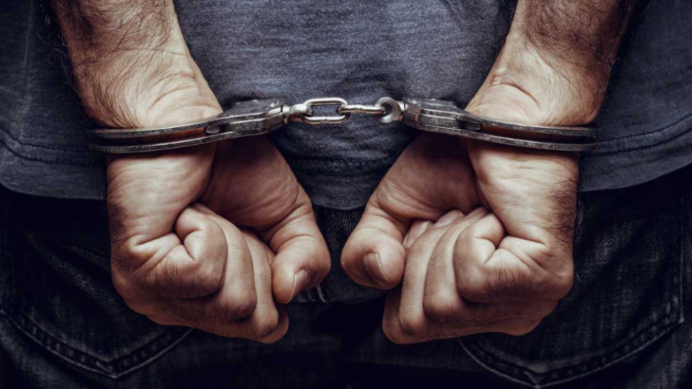 এই চাপ সহ্য করতে পারেননি সন্দীপ। ওই মহিলাকে খুনের দায়ে গ্রেফতার করা হয় সন্দীপকে। তিনি পরে স্বীকার করেন যে, তাঁর স্ত্রীও এই পরিকল্পনায় জড়িত ছিলেন। গ্রেফতার হন তাঁর স্ত্রীও।