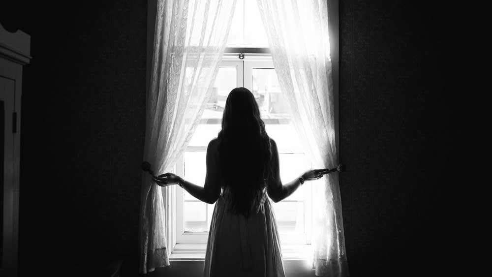 এর পরই লিভ-ইনে থাকা শুরু করেন প্রীতি। তাঁর প্রেমিক তাঁকে বিয়ে করার প্রতিশ্রুতিও দিয়েছিলেন। তবে পরে সেই সিদ্ধান্ত থেকে সরে আসার কারণেই প্রীতি নিজের লিভ-ইন প্রেমিককে খুন করেন বলে অভিযোগ ওঠে।