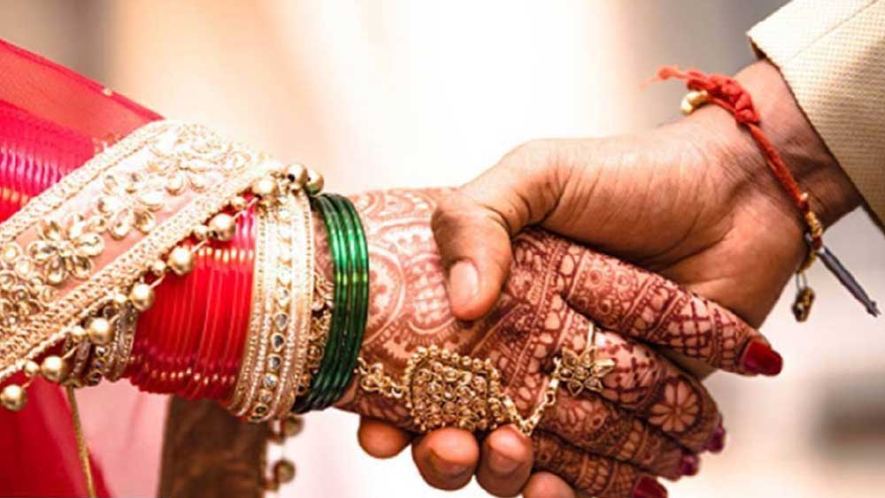 তদন্তে নেমে পুলিশ জানতে পারে যে অভিযুক্ত প্রীতির আগেও এক বার বিয়ে হয়েছিল। ২০১৮ সালে তাঁর বিবাহবিচ্ছেদ হয়।