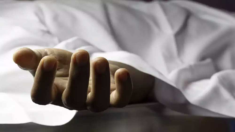 অম্বেডকর জয়ন্তী উদ্‌যাপন করতে গিয়েছিলেন স্ত্রী। সেই অনুষ্ঠান থেকে দেরি করে বাড়ি ফেরায় স্ত্রীকে কুপিয়ে খুন করেন স্বামী। ২০১৬ সালে মুন্বইয়ে এই ঘটনাটি ঘটে। ৪৮ বছর বয়সি অভিযুক্ত পেশায় গাড়ির চালক ছিলেন।