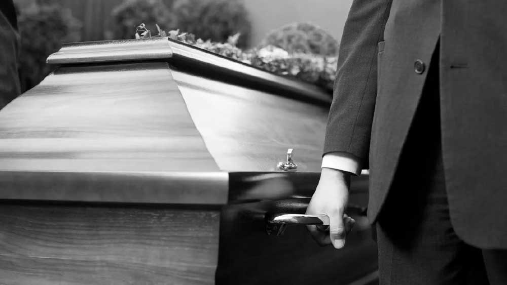 ঘটনার পরের দিন বেলা ১১টা নাগাদ ফুল, মালা দিয়ে সুন্দর ভাবে সাজানো হয় ডানবারের মৃতদেহ। তখনকার দিনে অন্ত্যেষ্টিক্রিয়াতে খুব বেশি আয়োজন হত না। তাই প্রস্তুতির পরিমাণও ছিল সামান্য। সমস্ত প্রক্রিয়া খুব তাড়াতাড়ি সম্পন্ন করার চেষ্টা করতেন মৃতের পরিবারের লোকজন।