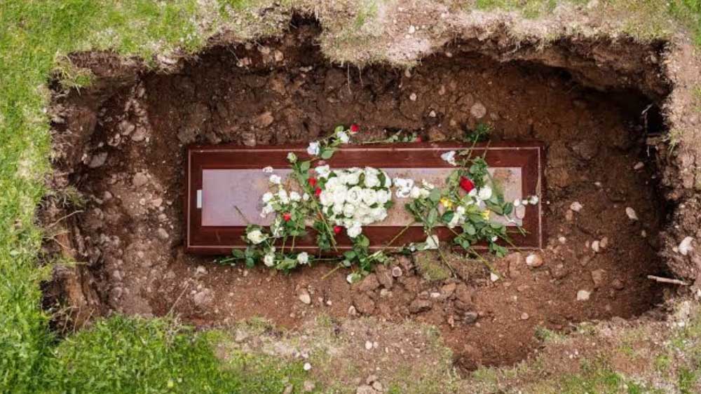 ডানবারের ক্ষেত্রে এর অন্যথা হয়। তাঁকে সমাধিস্থ করার সময় তিন জন মন্ত্র পড়েন। তাই ডানবারকে সমাধিস্থ করার পুরো প্রক্রিয়া শেষ করতে বেশ খানিকটা সময় লাগে।