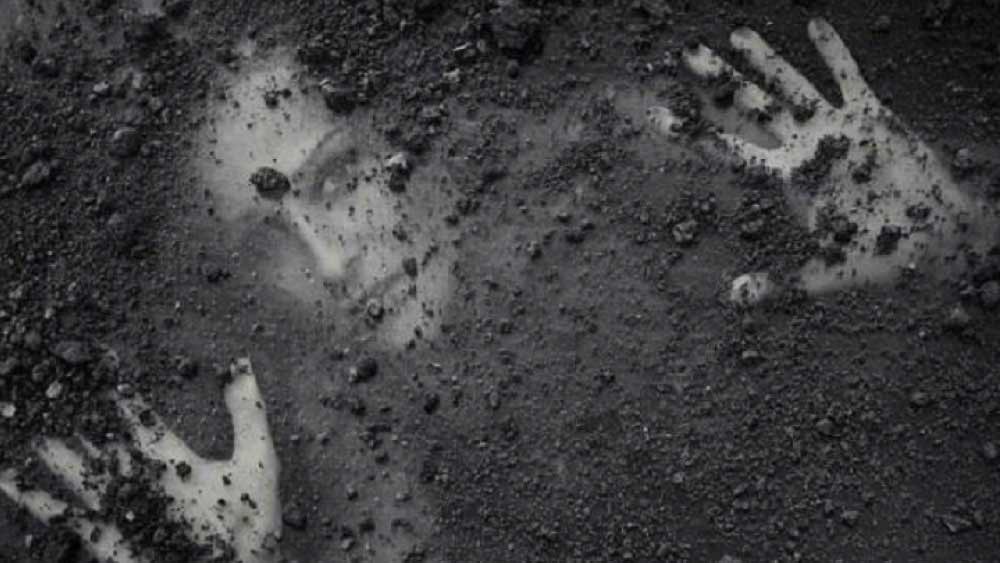 ‘মৃত’ ডানবারকে হাসতে দেখে ভয় পেয়ে যান উপস্থিত সকলেই। স্থানীয় গির্জার তিন সদস্য ভয়ে কবরে পড়ে যান। এর মধ্যে বাকি দু’জনের চাপে এক জনের পাঁজরের হাড়ও ভাঙে।