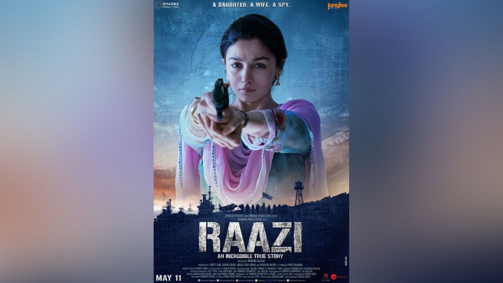 ‘রাজি’:  ‘লগন কি বাজি হ্যায়.. চোট ভি তাজি হ্যায়.. লাগা দে দাভ পর দিল, আগর দিল রাজি হ্যায়..’। ছবির ট্রেলার দেখেই বোঝা গিয়েছিল যে মেঘনা গুলজারের 'রাজি' গায়ে কাঁটা লাগিয়ে দেওয়া পক্ষে যথেষ্ট। যদিও ছবিটি চরিত্র কেন্দ্রিক, তবুও চরিত্রের থেকেও এখানে গল্প গুরুত্ব পেয়েছে। ছবির মূল চরিত্রে ছিলেন আলিয়া ভট্ট এবং ভিকি কৌশল। তাদের অভিনয় সত্যিই অনবদ্য। তবে দেশপ্রেমের সামনে আলিয়ার ভালোবাসা হেরে গেলেও দেশপ্রেমের ভাবনা যে এলওসি-র দুইপ্রান্তেই একদম সমান তা বুঝিয়ে দিয়েছেন ছবির পরিচালক। 