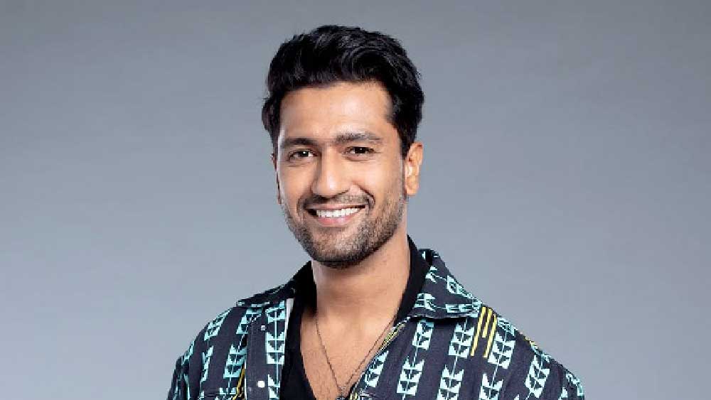 বলিউডের প্রথম সারির অভিনেতাদের মধ্যে সহজেই নিজের জায়গা করে নিয়েছেন ভিকি কৌশল। ‘গ্যাংস অব ওয়াসেপুর’-এর সহকারী পরিচালক ভিকি পরের ছবিগুলিতে এসেছিলেন মুখ্য চরিত্রে। তবে তা বাঁধা গতের নয়। গাছের ডালের আশপাশে নাচগানের বদলে অভিনয়ের সুযোগ ছিল ‘লভ সব তে চিকেন খুরানা’, ‘বম্বে ভেলভেট’ বা ‘মসান’-এর মতো ছবিতে। সুযোগের সদ্ব্যবহার করতে ছাড়েননি ভিকি। বলিউডও তাঁকে যোগ্য মর্যাদা দিয়েছে।