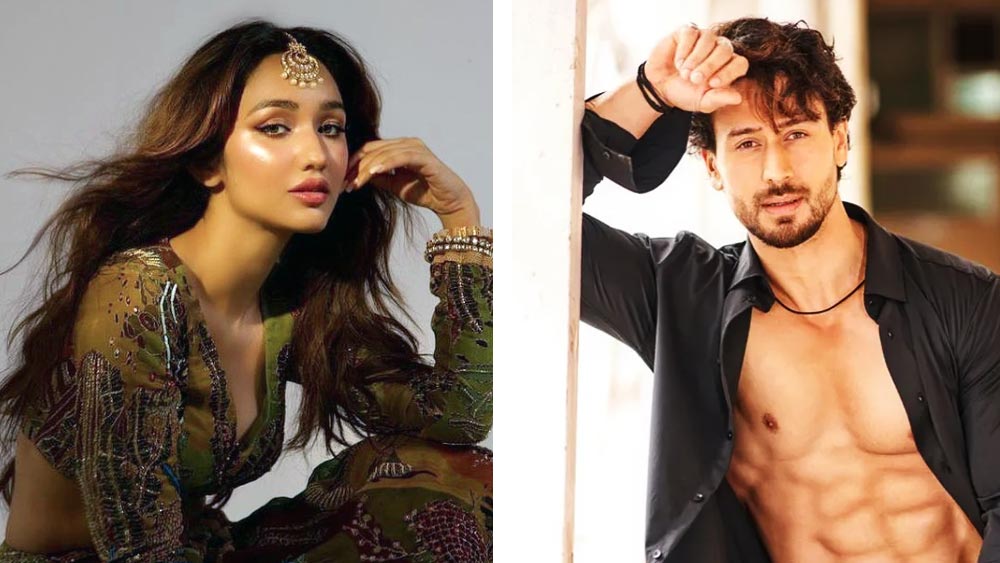 তবে, বিরহের সুরের রেশ কাটতে না কাটতেই টাইগারের জীবনে এসেছে নতুন প্রেম। বিচ্ছেদের পর মডেল-অভিনেত্রী আকাঙ্ক্ষা শর্মার সঙ্গে অন্তরঙ্গ মুহূর্ত কাটাচ্ছেন টাইগার— এ নিয়েই কানাঘুষো শোনা যাচ্ছে বলিপা়ড়ায়।