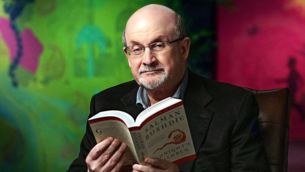 তবে শুধু শতকা ইন্সটিটিউশনের হামলাই নয়, ‘দ্য স্যাটানিক ভার্সেস’ লেখার পর থেকে একের পর এক হামলা চলেছে রুশদির উপর। এই হামলা থেকে বাঁচার জন্য ১৩ বছর বেনামেও কাটিয়েছিলেন তিনি। ২০০১ সালের সেপ্টেম্বরে ‘ছদ্মনামে’র জীবন থেকে বেরিয়ে আসেন রুশদি।