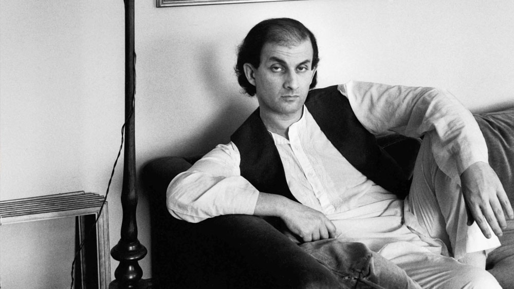 নব্বইয়ের দশকে ইটালির মিলানেও রুশদির উপর হামলা চালানো হয়। ২০১০ সালে আল কায়দা জঙ্গি সংগঠনের খতম তালকায় নাম উঠে আসে রুশদির।