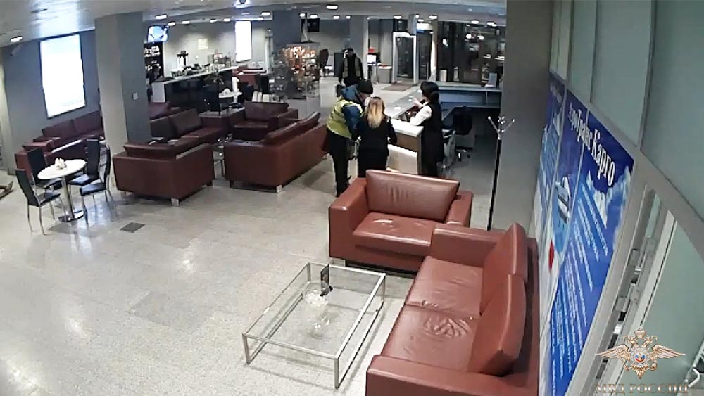 সম্প্রতি ইন্টারপোলের সাহায্যে সে দেশ থেকে তাঁকে রাশিয়ায় প্রত্যর্পণ করা হয়েছে। এ বার ব্যাঙ্কের বিপুল অর্থ লুটের অভিযোগে আদালতে দাঁড়াতে হবে ইনেসাকে।