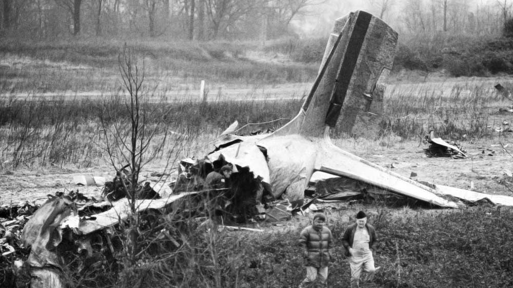 ১৯৭৭ সালের ১৩ ডিসেম্বর। আমেরিকার ইভান্সভিল বিমানবন্দর থেকে রওনা দিয়েছিল ‘দ্য ইউনিভার্সিটি অব ইভান্সভিল’-এর বাস্কেটবল দল। গন্তব্য টেনেসি। কিন্তু ভাগ্যের করুণ পরিহাসে তারা কখনই টেনেসি পৌঁছয়নি।