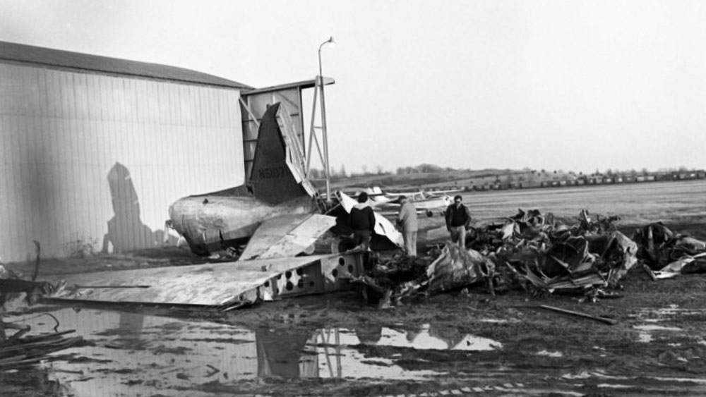 বিমান দুর্ঘটনার খবর পাওয়ার পর সবার আগে ঘটনাস্থলে পৌঁছন পুলিশের সাংবাদিক প্যাট্রিক ওয়াথেন। ঘটনাস্থলে পৌঁছে তিনি মৃতদেহগুলি দেখতে পান। মৃতদেহগুলি এতটাই পুড়ে গিয়েছিল যে, কোনটা কার মৃতদেহ ছিল তা বোঝার উপায় ছিল না।