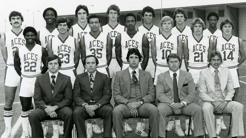 কিন্তু ঘটনার এখানেই শেষ নয়। এর পর ঘটে আর এক আশ্চর্যজনক ঘটনা। ইভান্সভিল দলের একমাত্র সদস্য ডেভিড ফুর ওই দিন রাতে বিমানে চাপেনি। গোড়ালিতে চোট লাগায় শেষ মুহূর্তে তাকে দল থেকে বাদ দেওয়া হয়।