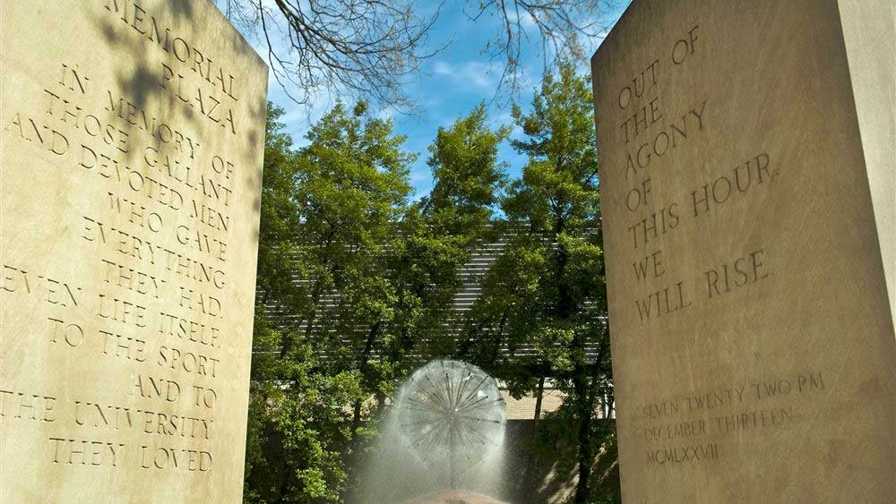 এই স্মৃতিসৌধে পাথরের স্ল্যাবগুলিতে ডেভিড-সহ নিহত খেলোয়াড়দের নাম খোদাই করা আছে। প্রতিটি বিশেষ অনুষ্ঠানে এই স্মৃতিসৌধে সম্মান জানানো হয়।
