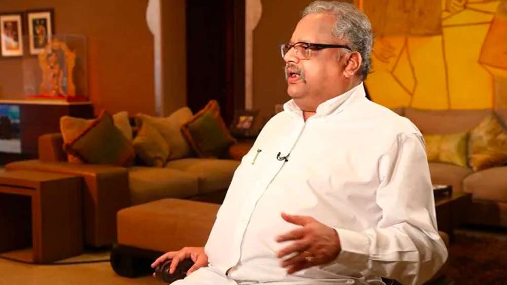 স্টক মার্কেটের দুনিয়ায় রাকেশের উত্থান ছিল চোখধাঁধানো। একের পর এক সাফল্যের মুকুট মাথায় উঠেছে তাঁর।