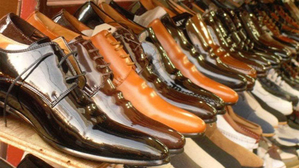 কিছু দিন আগে রাকেশ একটি জুতো সংস্থার শেয়ার কিনেছিলেন, সেটিও কয়েক দিনের মধ্যে সর্বোচ্চ দরে পৌঁছে যায়। এক দিনে তিনি লাভ করেন ২২১ কোটি টাকা।