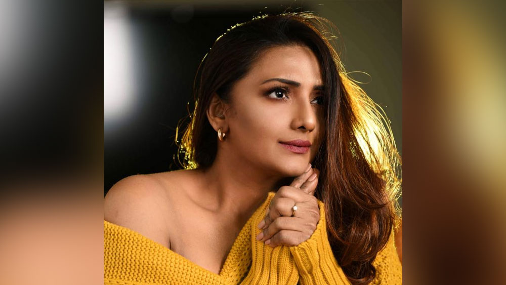 ‘ছুপানা ভি নেহি আতা, জতানা ভি নেহি আতা’ গানটির কথা মনে পড়ে? ‘বাজিগর’ ছবিতে অভিনেত্রী কাজলের অনুরাগী হিসাবে পার্শ্বচরিত্রে অভিনয় করতে দেখা গিয়েছিল সিদ্ধার্থকে।