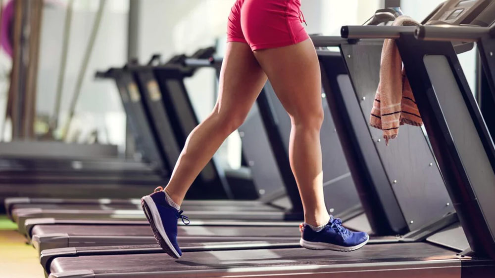 আপাত ভাবে মনে হতে পারে যে, আজকাল ট্রেডমিলের চলন বেড়েছে। তবে ইতিহাস ঘাঁটলে উল্টো তথ্য মিলবে। বহু যুগ ধরেই এটি নানা কাজে ব্যবহৃত হয়েছে। ট্রেডমিলের গোড়ার কথা বলতে গেলে ফিরে যেতে হয় রোম সাম্রাজ্যের সময়কালে।