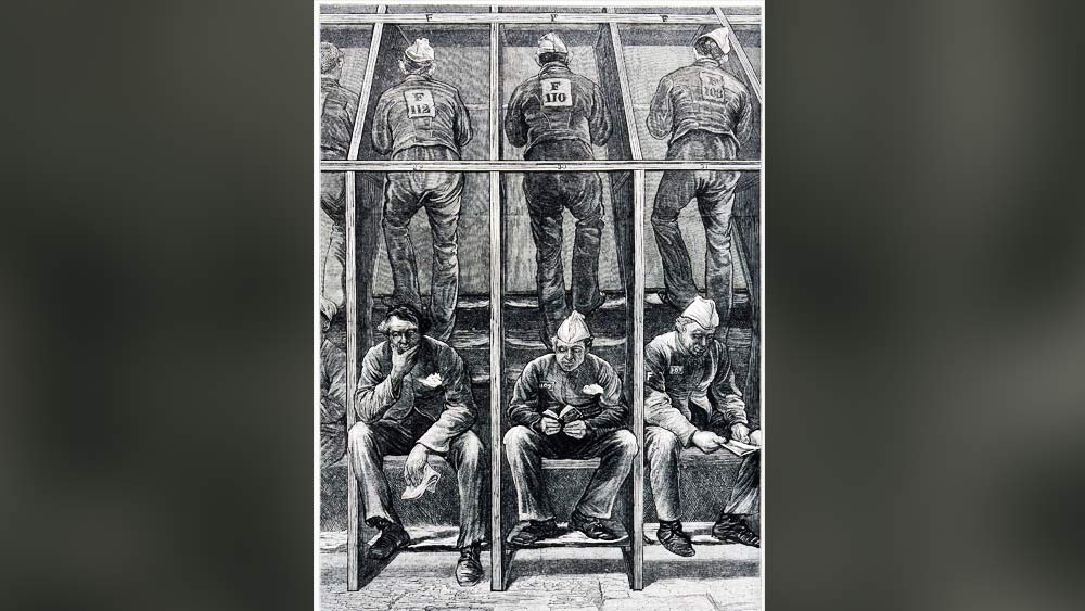 ঘরের চার দেওয়াল ছেড়ে ট্রেডমিল পা়ড়ি দিয়েছিল জেলের কুঠুরিতেও। ভিক্টোরীয় যুগে ব্রিটিশ উদ্ভাবক তথা সিভিল ইঞ্জিনিয়ার উইলিয়াম কুবিট প্রথম সে ধরনের ট্রেডমিলের জন্ম দিয়েছিলেন। সেটি ছিল ১৮১৮ সাল।