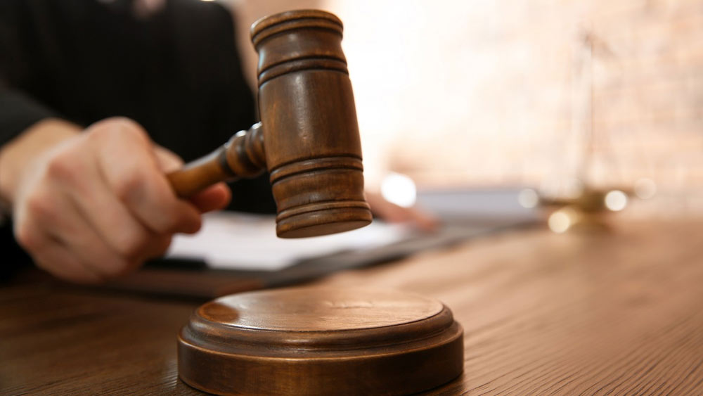 কোনও আবেদন জরুরি ভিত্তিতে দ্রুত শুনানির জন্য তালিকাভুক্ত করার সময় আদালত কোনও যুক্তি দেয় না। সাধারণ ভাবে মামলার গুরুত্ব বুঝে এ সংক্রান্ত সিদ্ধান্ত নেওয়া হয়।