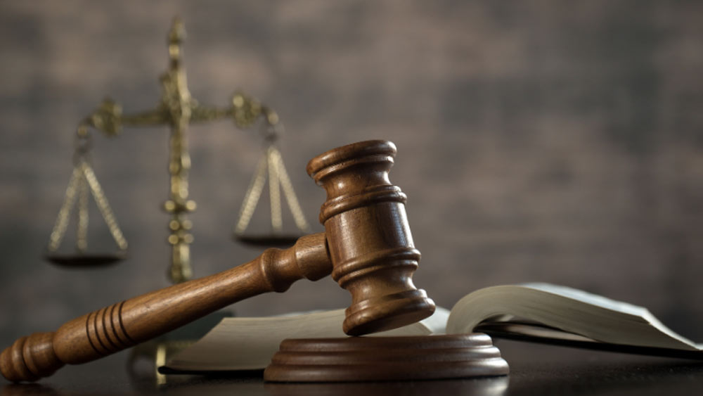 অনেক আইনজীবী এমনকি, অবসরপ্রাপ্ত বিচারপতিদের অনেকেও মনে করেন দ্রুত শুনানির জন্য আবেদন তালিকাভুক্ত করার ক্ষেত্রে অনেক সময়ই ‘স্বেচ্ছাচারী’ সিদ্ধান্ত নেওয়া হয়।