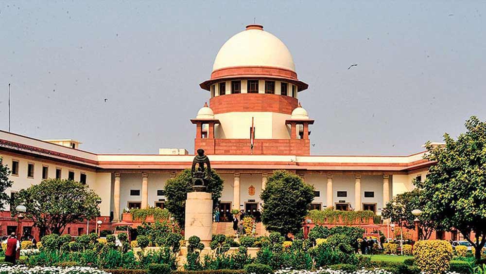 সুপ্রিম কোর্টে বহু মামলাই বছরের পর বছর বিচারাধীন। এই পরিস্থিতিতে নির্দিষ্ট কিছু মামলার ক্ষেত্রে দ্রুত শুনানির সিদ্ধান্তে বিচারপ্রক্রিয়ায় দীর্ঘসূত্রিতা তৈরি হয় বলেও অভিযোগ।