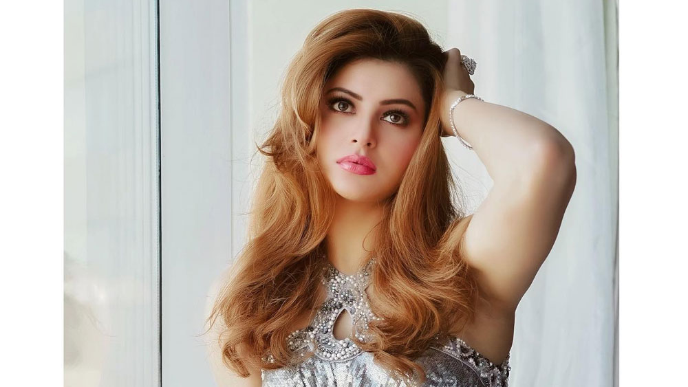 সম্প্রতি ঋষভের নাম না করে একটি ঘটনার কথা তুলে ধরেন উর্বশী। ‘আরপি’ নামে এক ব্যক্তির কথা বলেন। ঘটনাচক্রে, ঋষভ পন্থের নামের ইংরেজিতে প্রথম ও শেষ অক্ষর ‘আর’ ও ‘পি’।