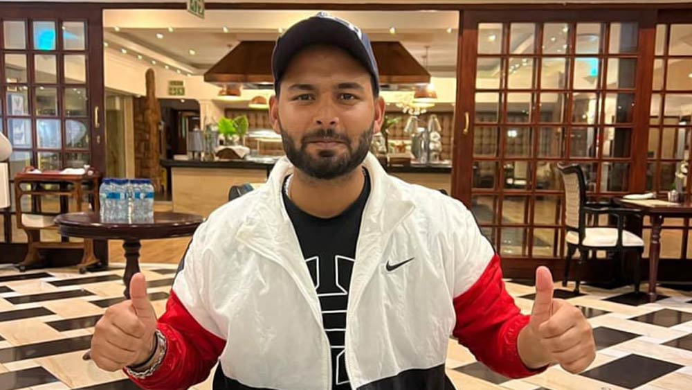 শুধু তা-ই নয়, উর্বশীর সঙ্গে সম্পর্ককে মান্যতা দিতে চাননি বলে তাঁর হোয়াটসঅ্যাপ নম্বরও ব্লক করে দেন পন্থ। 