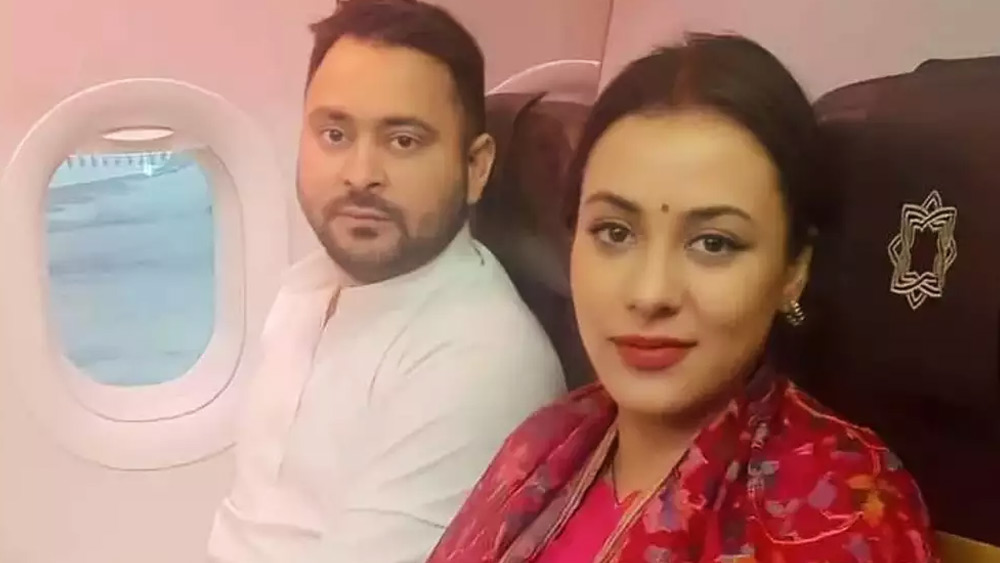 তেজস্বী তাঁর বিয়ে নিয়ে এই সাক্ষাৎকারে মন্তব্য করেছেন। তেজস্বীর স্ত্রী র‌্যাচেল গোডিনহো। খ্রিস্টান। এ প্রসঙ্গে লালু যাদবের একটি মন্তব্য প্রকাশ্যে এনেছেন তেজস্বী। তিনি বলেন, “বাবাকে বলেছিলাম, একটি মেয়ের সঙ্গে আমার সম্পর্ক রয়েছে। তাঁকে বিয়ে করতে চাই। কিন্তু মেয়েটি খ্রিস্টান।”