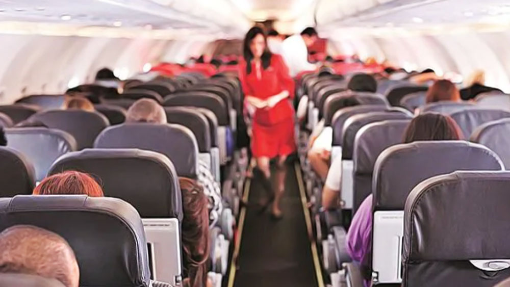 শেয়ার বাজারের পর হাত দিয়েছিলেন বিমান পরিষেবা ব্যবসায়। শুরু করেছিলেন অকাসা এয়ারলাইনস। সংস্থায় রাকেশের শেয়ারের পরিমাণ ৪০ শতাংশ। 