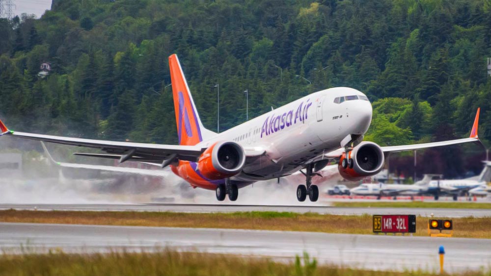 সংস্থার অন্যতম দুই সহ-প্রতিষ্ঠাতা হলেন আদিত্য ঘোষ, বিনয় দুবে। আদিত্য ছিলেন ইন্ডিগো বিমান সংস্থার প্রাক্তন চিফ এগ্‌জিকিউটিভ। আর বিনয় ছিলেন জেট এয়ারওয়েজ সংস্থার চিফ এগ্‌জিকিউটিভ। 