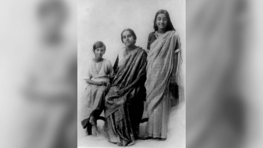 আমু স্বামীনাথন:  আমু স্বামীনাথনের জন্ম এক উচ্চ বর্ণের হিন্দু পরিবারে। ১৯১৭ সালে উইমেন’স ইন্ডিয়া অ্যাসোসিয়েশন গঠন করা হয়। এরপর  ১৯৪৬-এ ইনি মাদ্রাজ থেকে কন্সটিটুয়েন্ট অ্যাসেম্বলির সদস্য নির্বাচিত হন। ইনি ১৯৫২-তে লোকসভায় ও ১৯৫৪-এ রাজ্যসভায় নির্বাচিত হন।