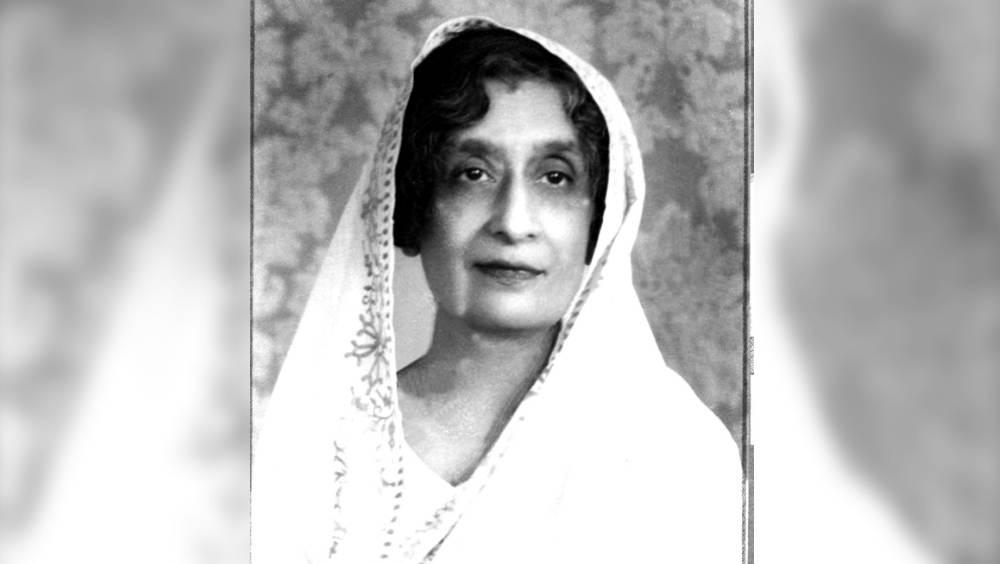 রাজকুমারী অমৃত কউর:  ভারতের প্রথম স্বাস্থ্যমন্ত্রী ছিলেন রাজকুমারী অমৃত কৌর। দশ বছর কাজ করেন তিনি। এছাড়াও একজন বিখ্যাত গান্ধিবাদী, মুক্তিযোদ্ধা এবং সামাজিক কর্মী হিসেবে কাজ করেন তিনি। যে সংগঠনটি ভারতের সংবিধান প্রণয়ন করেছিল, কাউর ছিলেন তার সদস্য। রাজা হরনাম সিং, গোপালকৃষ্ণ গোখলে সহ অন্যান্য কংগ্রেস (আই এন সি) নেতাদের আস্থাভাজন ছিলেন। ১৯১৯-এ, মুম্বইতে মহাত্মা গাঁধীর সঙ্গে ব্যক্তিগতভাবে সাক্ষাৎ করার পরে, ১৯২৭-এ, তিনি অল ইন্ডিয়া উইমেন'স কনফারেন্স প্রতিষ্ঠা করেন। ১৯৪২ সালে, তিনি ভারত ছাড়ো আন্দোলনে অংশ নেন, এবং ফের জেলে যান। ১৯৪৫ এবং ১৯৪৬ সালে ভারতীয় প্রতিনিধি দলের সদস্য হিসাবে জাতিসংঘ শিক্ষা, বিজ্ঞান ও সংস্কৃতি সংস্থা সম্মেলনে যোগ দেন।