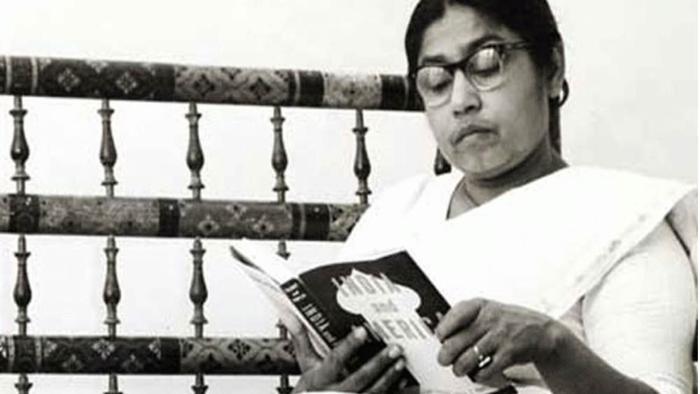 সুচেতা কৃপালীনি:  সুচেতা কৃপালীনি ছিলেন একজন ভারতীয় স্বাধীনতা সংগ্রামী ও রাজনৈতিক ব্যক্তিত্ব। তিনিই ছিলেন ভারতের প্রথম মহিলা মুখ্যমন্ত্রী। ১৯৬৩ থেকে ১৯৬৭ পর্যন্ত তিনি ভারতের উত্তরপ্রদেশের মুখ্যমন্ত্রী ছিলেন।  ১৯৪২-তে ভারত ছাড়ো আন্দোলনে অংশ নেন তিনি। এছাড়াও তার আগে ১৯৪০-তে কংগ্রেসের মহিলা শাখা তৈরি করেন সুচেতা কৃপালীনি। 