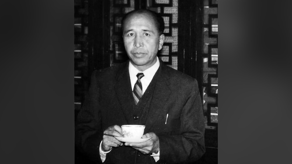 ১৯০৯ সালে লেহতে নিয়াচু পরিবারে জন্মগ্রহণ করেন সোনম। পঞ্জাব বিশ্ববিদ্যালয় থেকে স্নাতক স্তরের পড়াশোনা শেষ করার পর তিনি ব্রিটেনের ইউনিভার্সিটি অফ শেফিল্ড থেকে ইঞ্জিনিয়ারিং ডিগ্রি লাভ করেন।