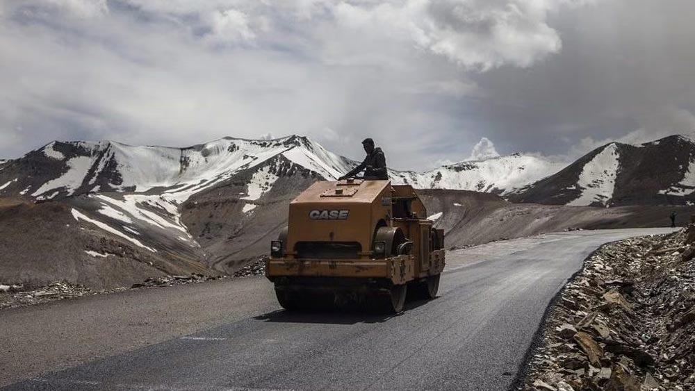 সেই সময় সোনম তাঁর কর্মজীবনের শীর্ষে। দেশকে রক্ষার জন্য সবসময় এগিয়ে আসতেন তিনি। এ বারেও তার অন্যথা হল না। লাদাখ যখন বিপদের মুখে, তখন সেনাবাহিনীর সুবিধার কথা চিন্তা করে তিনি এক অভিনব পরিকল্পনা করলেন।