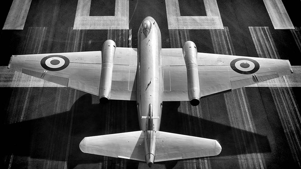 যান্ত্রিক সরঞ্জামের সাহায্য ছাড়া শুধু মাত্র কায়িক শ্রমের মাধ্যমে ৬ এপ্রিল নাগাদ রানওয়েটি তৈরি করা হয়েছিল। চুট-রন্তকের বাবু দর্জি প্রয়োজনীয় সামগ্রী জোগাড় করতে সাহায্য করেছিলেন। লেফটেন্যান্ট জেনারেল এনএস ব্রারের তথ্য অনুযায়ী জানা যায়, সোনম নোরবু এতটাই সৎ প্রকৃতির মানুষ ছিলেন যে বিমানবন্দরটি প্রস্তুতের জন্য ১০,৮৯১ টাকা খরচ করার পরে যে পরিমাণ টাকা অবশিষ্ট ছিল তা তিনি কোষাগারে জমা দিয়েছিলেন।