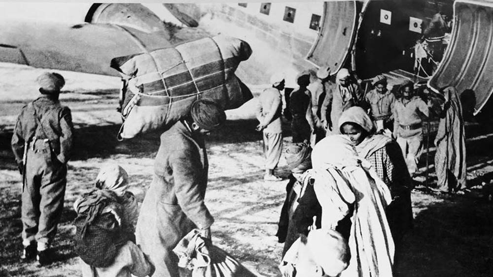 কাজ শুরু করার তিন সপ্তাহের মধ্যেই ২,৩০০ গজের একটি এয়ারস্ট্রিপ নির্মাণ শেষ করেন তিনি। কোনও প্রযুক্তিগত সহায়তা ছাড়াই এই অস্থায়ী এয়ারস্ট্রিপ নির্মাণের কাজটি শুরু করেন। তিনি শুধু ১৩ হাজার টাকা তাঁর সঙ্গে নিয়ে গিয়েছিলেন।