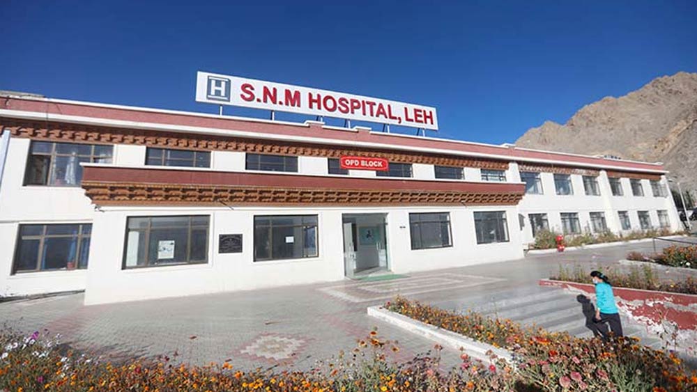 ৭০ বছর বয়সে ১৯৮০ সালে মারা যান সোনম। লাদাখের প্রথম ব্রিটিশ-প্রশিক্ষিত ইঞ্জিনিয়ারের স্মরণে লেহ-র স্কেতসাকের কাছে একটি স্মারক স্তুপ নির্মাণ করা হয়েছে। লেহ-র প্রধান হাসপাতাল তাঁকে উৎসর্গ করা হয়েছে। নাম- সোনম নোরবু মেমোরিয়াল হাসপাতাল (এসএনএমএস)।